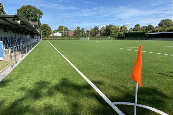 Aanleg kunstgras voetbalveld - Sportinfrabouw NV